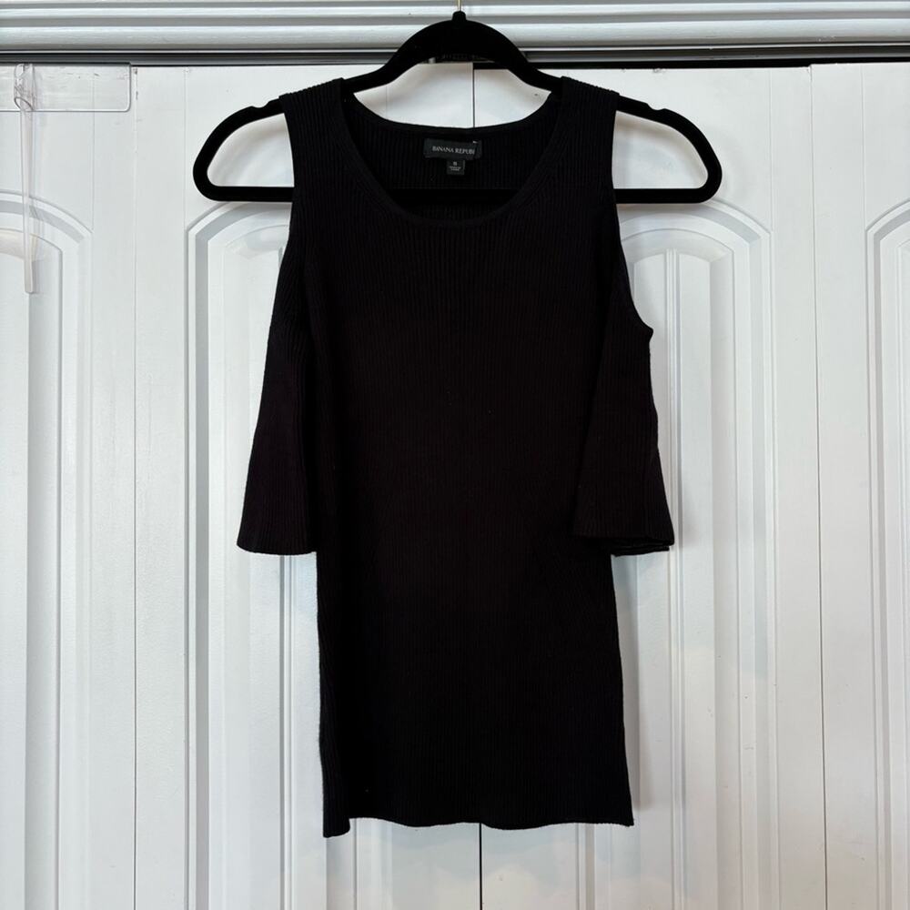 Banana‎ Republic Black Cold Shoulder Sweater Size Small